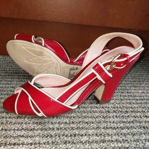 Retro Red Cream Trim Open Toe Sandals sz 5.5